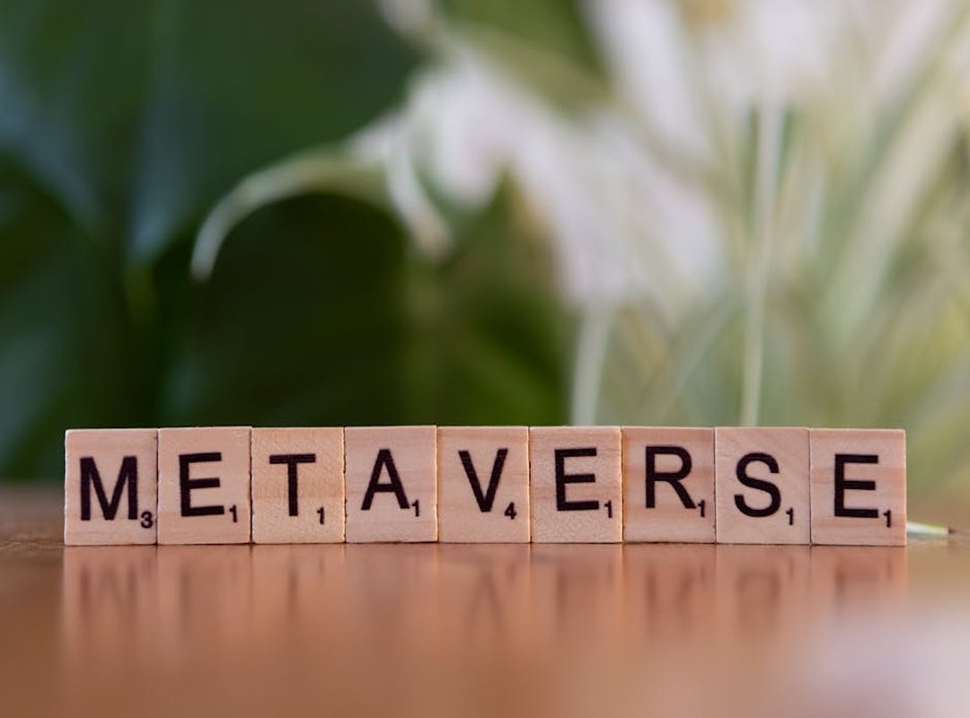 Trend #4: Augmented Reality (AR) and Virtual Reality (VR)